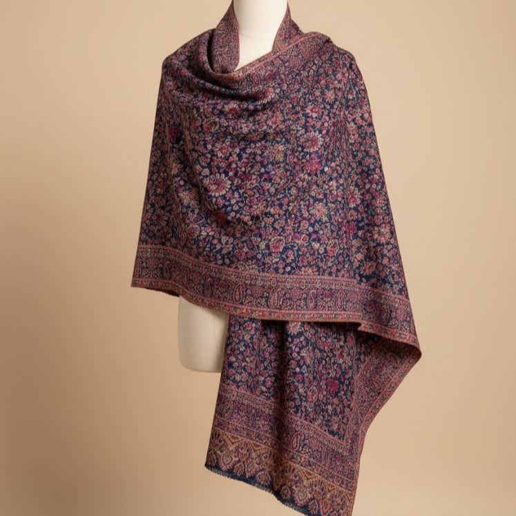 Kani shawl in navy blue on a female mennaquin