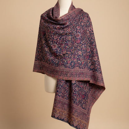 Kani shawl in navy blue on a female mennaquin