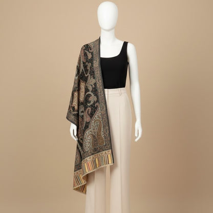 Kalamakari shawl in green on a female model